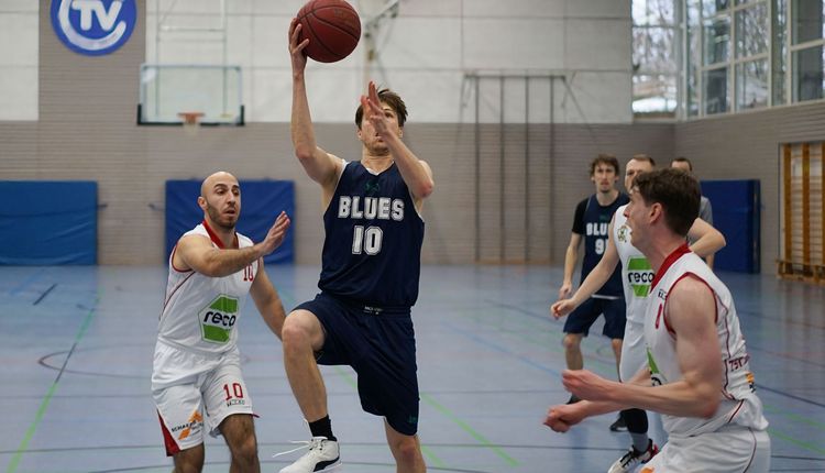Basketballspieler des TV Canstatt während eines Spiels